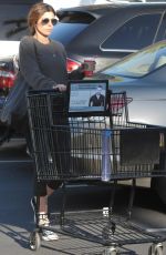 JAMIE-LYNN SIGLER Shopping at The Pavilion in Beverly Hills 11/27/2015