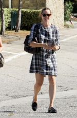 JENNIFER GARNER Arrives at a Church Service in Los Angeles 11/08/2015