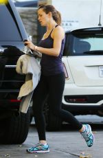 JENNIFER GARNER in Tights Leaves a Gym in Los Angeles 11/28/2015