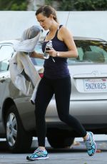 JENNIFER GARNER in Tights Leaves a Gym in Los Angeles 11/28/2015