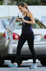 JENNIFER GARNER in Tights Leaves a Gym in Los Angeles 11/28/2015