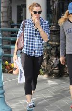 JENNIFER GARNER Out and About in Los Angeles 11/06/2015
