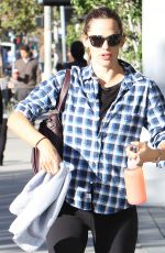 JENNIFER GARNER Out and About in Los Angeles 11/06/2015