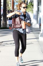 JENNIFER GARNER Out and About in Los Angeles 11/06/2015