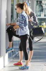 JENNIFER GARNER Out and About in Los Angeles 11/06/2015