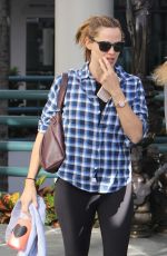 JENNIFER GARNER Out and About in Los Angeles 11/06/2015