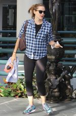 JENNIFER GARNER Out and About in Los Angeles 11/06/2015
