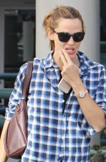 JENNIFER GARNER Out and About in Los Angeles 11/06/2015