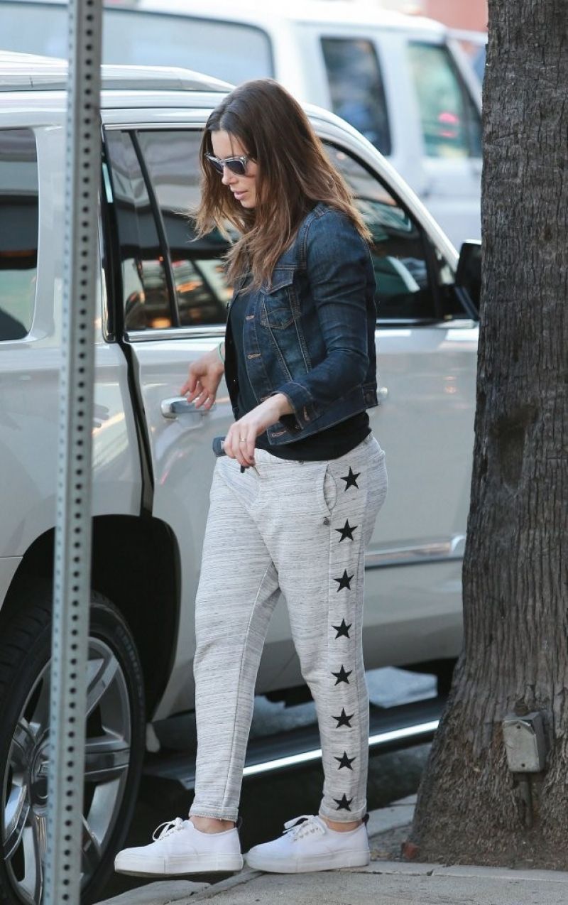 JESSICA BIEL Out and About in Studio City 11/20/2015 JESSICA BIEL Out and About in Studio City 11/20/2015