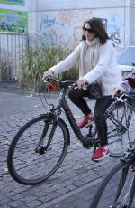 JULIANNE MOORE and ELIZABETH BANKS Take Ride on Bicycle 11/03/2015