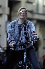 JULIANNE MOORE and ELIZABETH BANKS Take Ride on Bicycle 11/03/2015