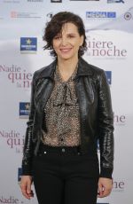JULIETTE BINOCHE at Nadie Quiere La Noche Photocall 11/02/2015