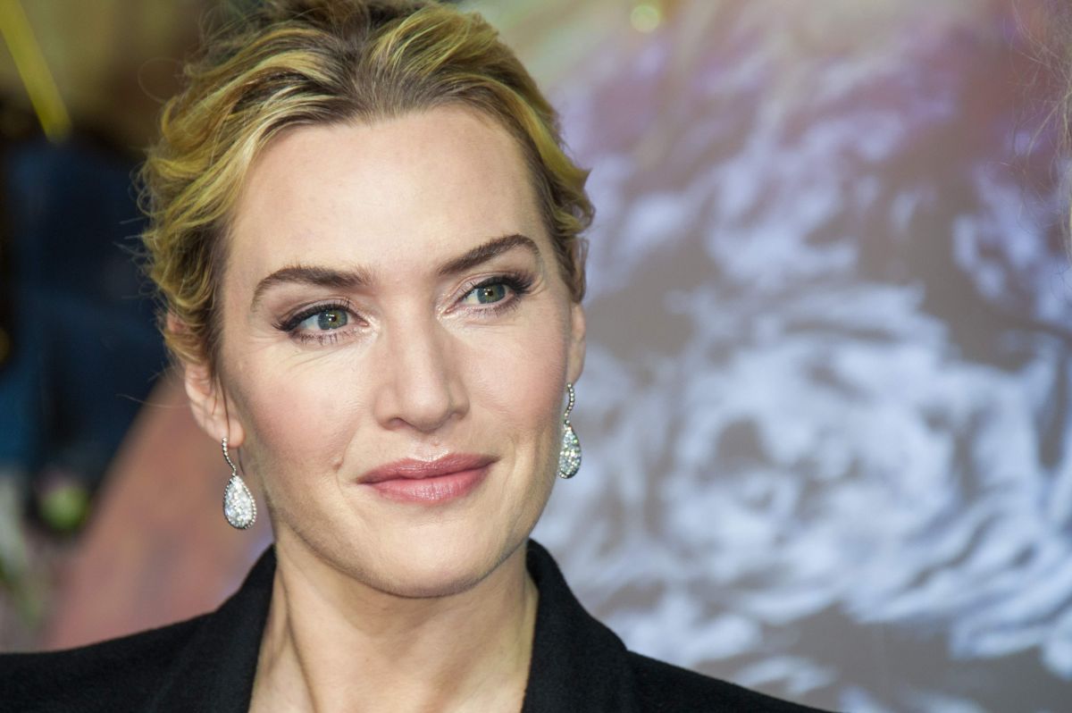 KATE WINSLET at Opening The Christmas Shopping Window 11/06/2015 ...