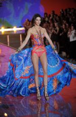 KENDALL JENNER at Victoria’s Secret 2015 Fashion Show in New York 11/10/2015