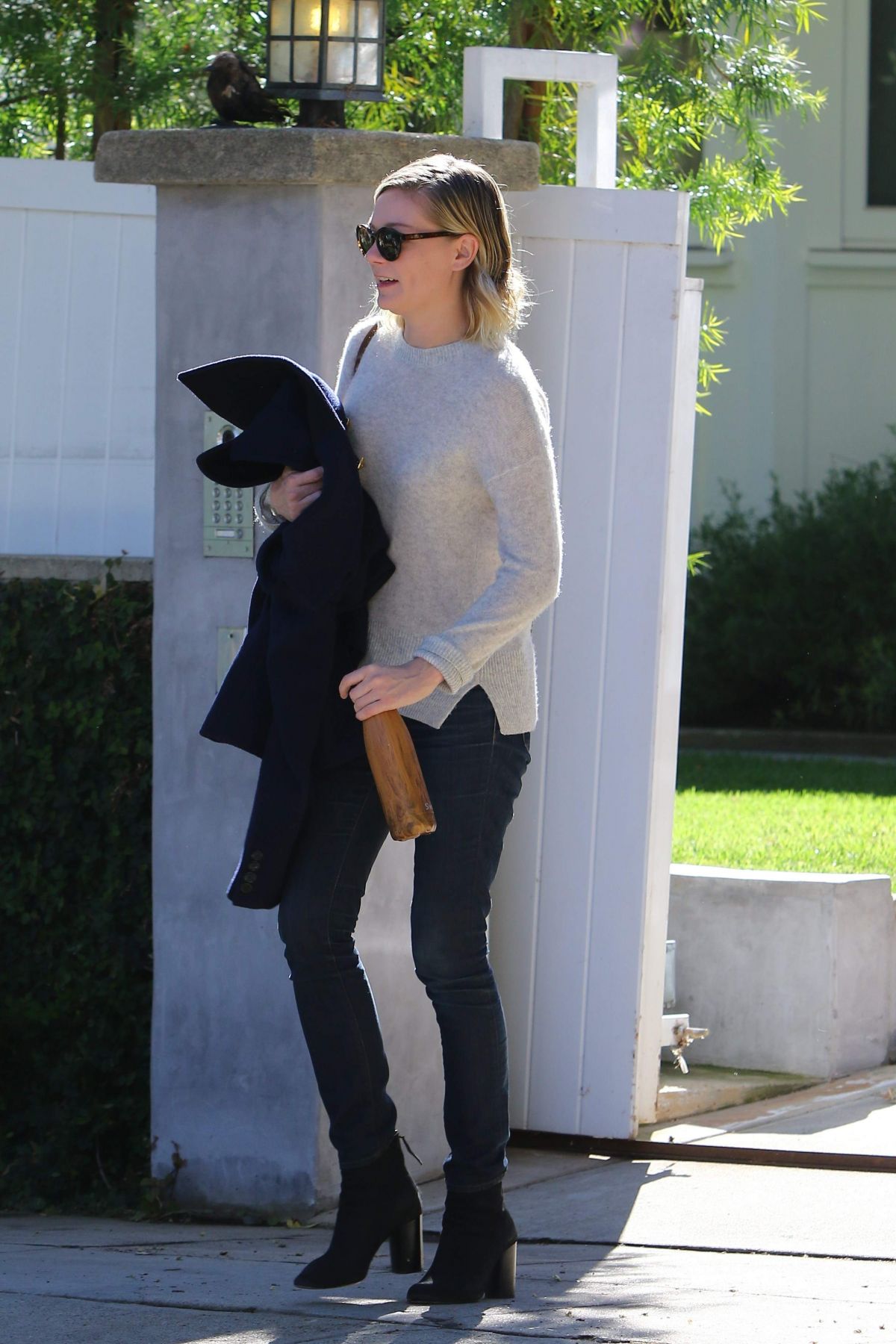KIRSTEN DUNST Out and About in Beverly Hills 11/19/2015 KIRSTEN DUNST Out and About in Beverly Hills 11/19/2015