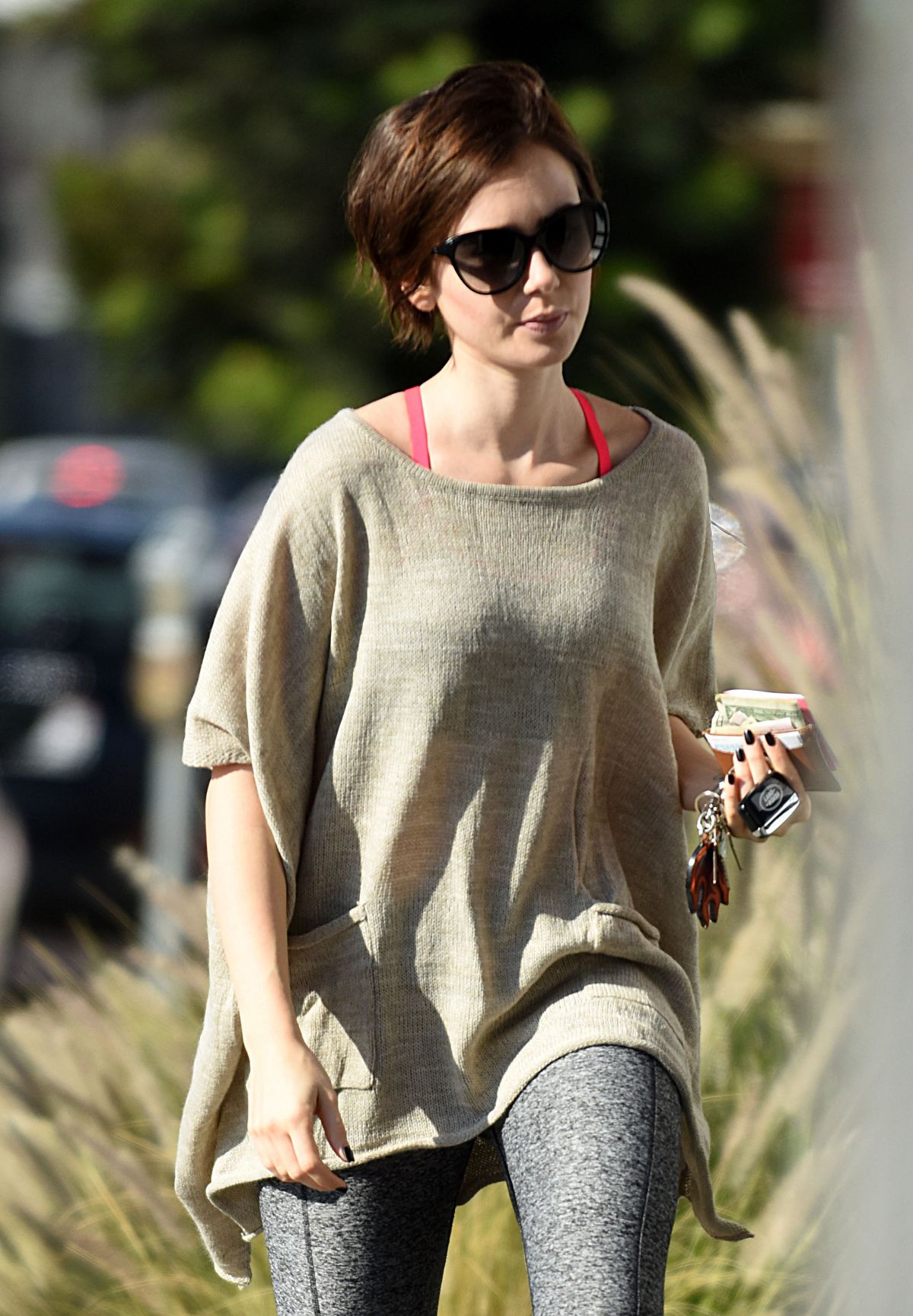 LILY COLLINS Out and About in Los Angeles 11/24/2015 LILY COLLINS Out and About in Los Angeles 11/24/2015