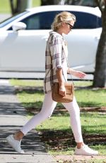 MARGOT ROBBIE Out for Lunch in Sydney 11/17/2015