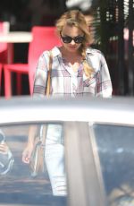 MARGOT ROBBIE Out for Lunch in Sydney 11/17/2015