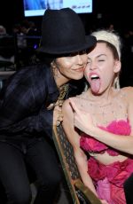 MILEY CYRUS at Vanguard Awards in Los Angeles 11/07/2015 mq