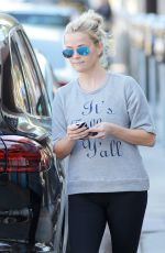 REESE WITHERSPOON Heading to a Yoga Class in Los Angeles 11/04/2015