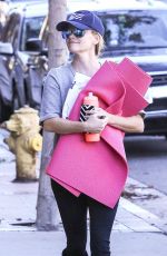 REESE WITHERSPOON Heading to a Yoga Class in Los Angeles 11/04/2015
