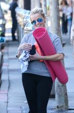 REESE WITHERSPOON Heading to a Yoga Class in Los Angeles 11/04/2015