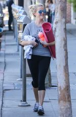 REESE WITHERSPOON Heading to a Yoga Class in Los Angeles 11/04/2015