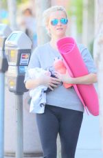 REESE WITHERSPOON Heading to a Yoga Class in Los Angeles 11/04/2015