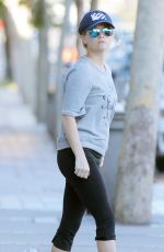 REESE WITHERSPOON Heading to a Yoga Class in Los Angeles 11/04/2015