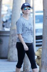 REESE WITHERSPOON Heading to a Yoga Class in Los Angeles 11/04/2015