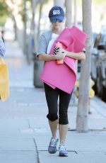 REESE WITHERSPOON Heading to a Yoga Class in Los Angeles 11/04/2015