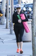 REESE WITHERSPOON Leaves Yoga Class in Los Angeles 11/17/2015