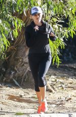 REESE WITHERSPOON Leaves Yoga Class in Los Angeles 11/17/2015