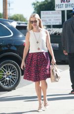 REESE WITHERSPOON Out in Los Angeles 11/19/2015