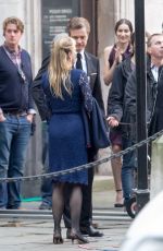 RENeE ZELLWEGER on the Set of Bridget Jones