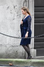RENeE ZELLWEGER on the Set of Bridget Jones