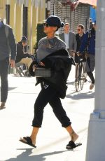RIHANNA Arrives at Her Apartment in New York 11/21/2015