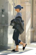 RIHANNA Arrives at Her Apartment in New York 11/21/2015
