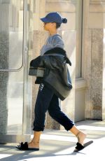 RIHANNA Arrives at Her Apartment in New York 11/21/2015
