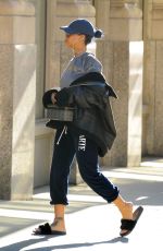 RIHANNA Arrives at Her Apartment in New York 11/21/2015