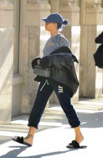 RIHANNA Arrives at Her Apartment in New York 11/21/2015