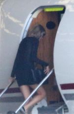 TAYLOR SWIFT Boarding at a Private Jet in Sydney 11/28/2015