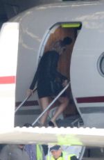 TAYLOR SWIFT Boarding at a Private Jet in Sydney 11/28/2015