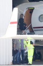 TAYLOR SWIFT Boarding at a Private Jet in Sydney 11/28/2015