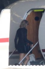 TAYLOR SWIFT Boarding at a Private Jet in Sydney 11/28/2015