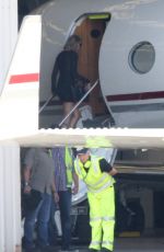 TAYLOR SWIFT Boarding at a Private Jet in Sydney 11/28/2015