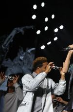 TAYLOR SWIFT Performs at 1989 World Tour in Singapore 11/07/2015
