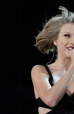 TAYLOR SWIFT Performs at The 1989 World Tour in Sydney 11/28/2015