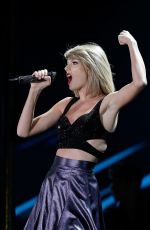 TAYLOR SWIFT Performs at The 1989 World Tour in Sydney 11/28/2015