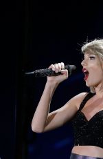TAYLOR SWIFT Performs at The 1989 World Tour in Sydney 11/28/2015